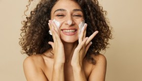 Non una ma tre, con questo set di maschere all’argilla è come avere un’estetista in casa