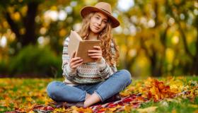 I libri più cozy da leggere in autunno sono la coccola in formato storia che stavi cercando