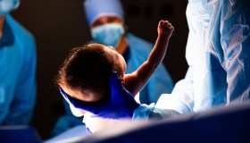 Nato il secondo bebè da una donna con utero trapiantato: una speranza per molte donne