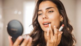 Le tinte labbra al 50% e i bestseller trucco a prezzi mai visti: le offerte di oggi