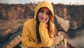 Il poncho impermeabile è l’alleato anti-pioggia della stagione da tenere sempre in borsa