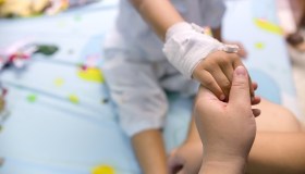 Ricostruiti naso e labbro in 3D a un bimbo morso da un animale