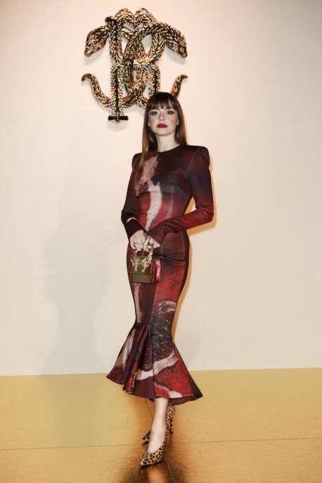 Annalisa e Elodie conquistano lo show di Cavalli alla Milano Fashion Week, look ultra glamour a confronto