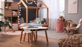 Cameretta bimbi, gli spazi per ordinare libri e materiale scolastico