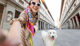 A Bolzano i cani come turisti: arriva la tassa di soggiorno