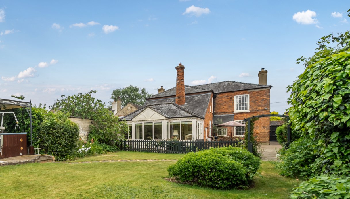 La storica casa del boss della F1 in vendita a 800mila sterline