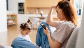 Chat dei genitori: regole d’oro per evitare conflitti e denunce