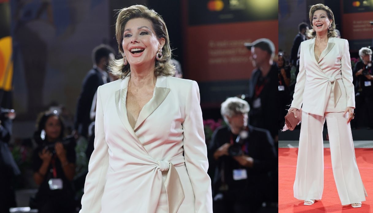 Il meraviglioso sorriso (e look) di Edwige Fenech a Venezia