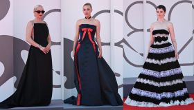 Festival del Cinema di Venezia, i look della sesta serata: Amanda insegna la moda, Kaia sdrammatizza, Madalina incanta