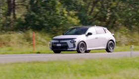 Torino si accende di motori e il futuro parla Stellantis