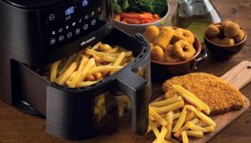 Con questa friggitrice ad aria non accenderai più il forno. E potrai cucinare pasti sani per tutta la famiglia