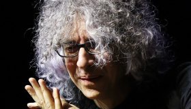 Giovanni Allevi, la vita oltre la malattia in Allevi – Back to life: “Mi danno 2 anni, ma io arriverò a 95”