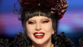 Lady Gaga e il suo “giorno felice”, la dedica per il compleanno del futuro marito