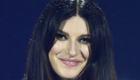 Laura Pausini, 3 ore di musica per ricominciare: “Dopo 40 milioni di dischi, rimasta senza niente”