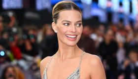 Il segreto di Margot Robbie per illuminare sguardo e zigomi con un solo prodotto