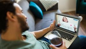 Relazione a distanza e sesso virtuale: consigli pratici per farla funzionare