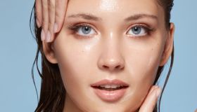 Il momento perfetto per iniziare ad usare i retinoidi è adesso: i migliori sieri per pelli sensibili