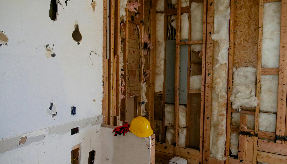Pareti in demolizione durante lavori di ristrutturazione domestica