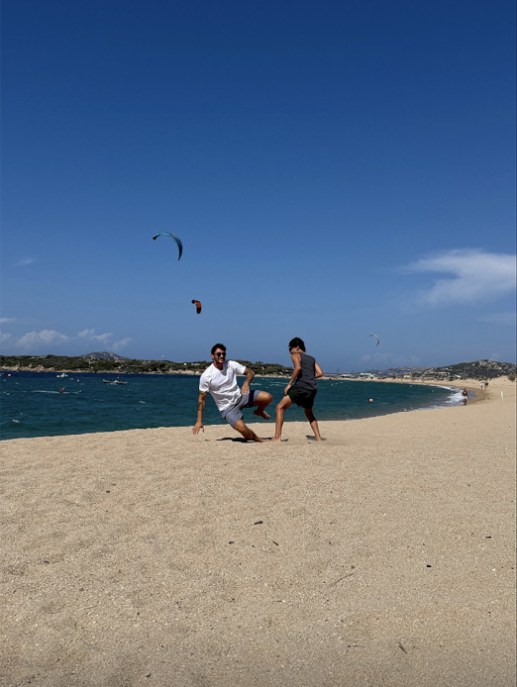 Stefano De Martino al mare con il figlio Santiago