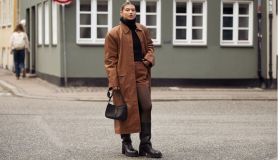 Lo stivaletto nero con plateau è il vero passe-partout di questo autunno