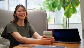 Questa tazza termica è tutto ciò che ci vuole per la tua dose di caffè quotidiano. Anche a lavoro