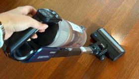 Alternativa al Dyson: abbiamo provato la scopa elettrica che sta in piedi da sola