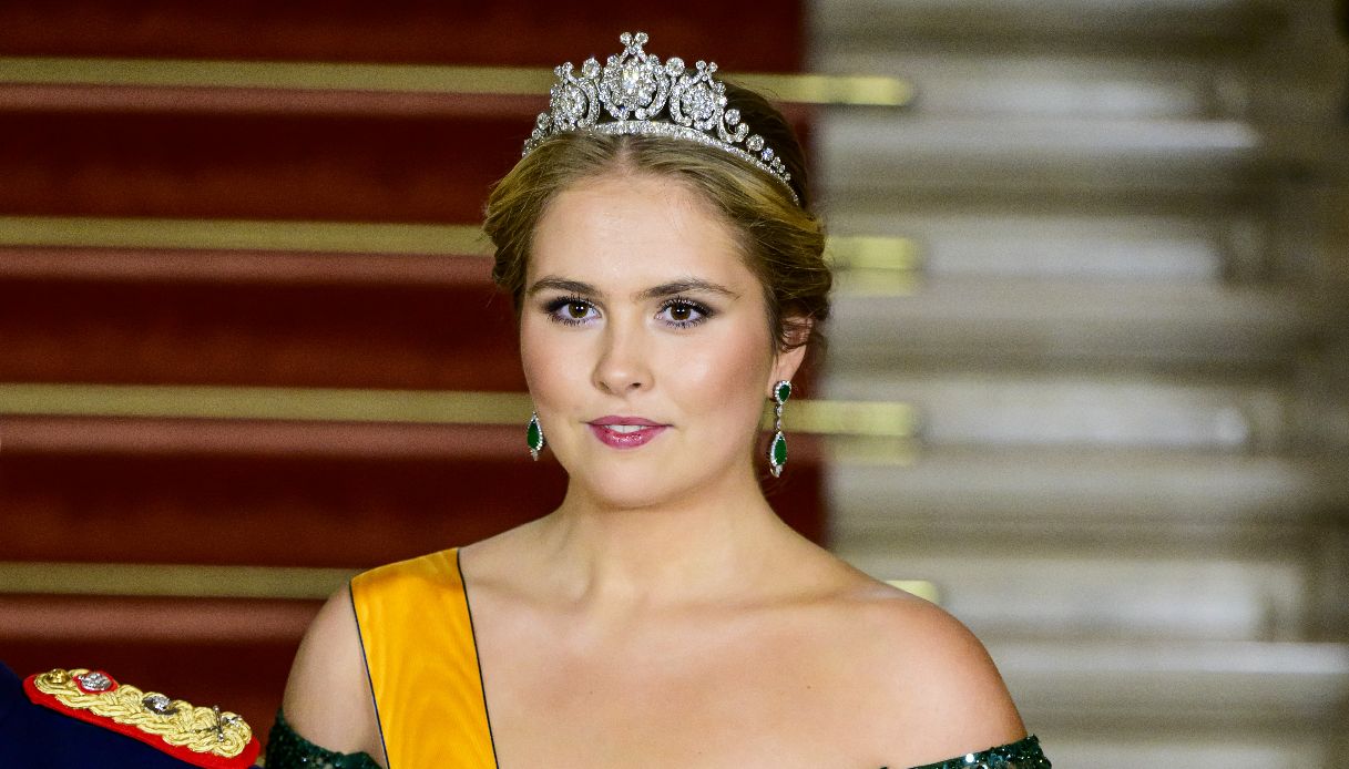 Amalia con la tiara della Regina Emma