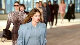 AAA Cercasi blazer per l’autunno 2025: i modelli di tendenza secondo le sfilate