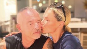Michelle Hunziker, gli auguri di compleanno all’ex Eros Ramazzotti: il selfie con cuore sorprende tutti