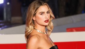 Più cool delle sneakers. Le ciabatte indossate da Cristina Marino sono la tendenza no stress dell’autunno