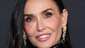 Demi Moore come in Striptease, il nuovo look con frangia per Gucci