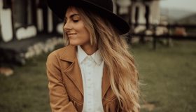 La giacca scamosciata è il capo sofisticato e cool che indossi tutto l’autunno