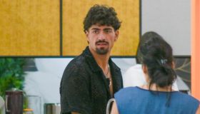 Incidente al Grande Fratello, Benedetta spegne la sigaretta in un occhio a Giulio