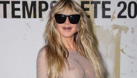 PFW, Heidi Klum si conferma la più sfrontata di tutte: i look