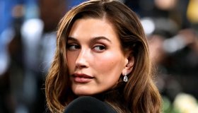 Blush stacking, pelle di porcellana da mattina a sera: svelato il segreto definitivo per far resistere il blush