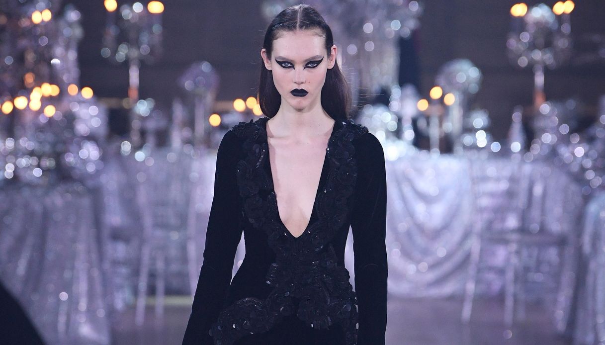 La simbologia nera nella moda di Halloween: ossessione per il gotico, l’occulto e la dark couture