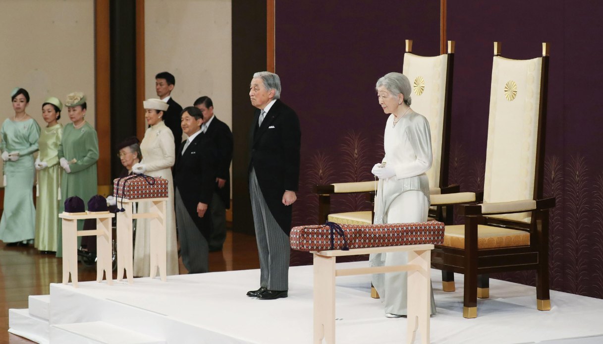 L'imperatore giapponese Akihito e l'imperatrice Michiko alla cerimonia di abdicazione “Taiirei Seiden no gi”, il 30 aprile 2019