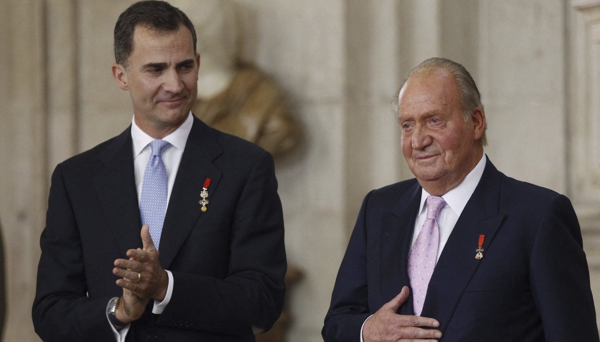 Juan Carlos e Felipe di Spagna durante la cerimonia di abdicazione, il 18 giugno 2014
