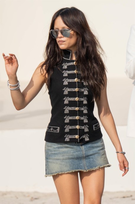 Jenna Ortega look alla sfilata Dior