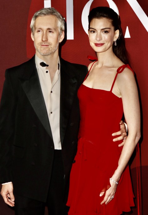 Anne Hathaway ai WWD 2025