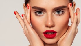 Ciglia infinite e sguardo da cerbiatta. Il kit occhi per il tuo make up daily