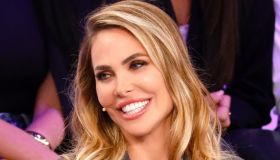 Ilary Blasi torna ad Amici come giudice di canto. La gaffe con Maria De Filippi