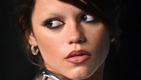 Jenna Ortega, il top corazza all’Academy Museum Gala è seduzione pura