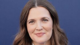 Addio occhi che bruciano e pelle che tira con lo struccante per pelli sensibili approvato anche da Drew Barrymore