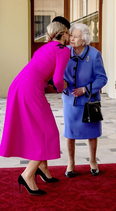 Il bacio di Maxima ad Elisabetta