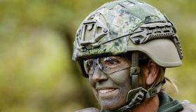 La Regina Maxima d’Olanda audace nel fango, mai vista così