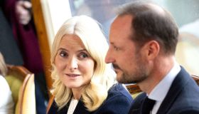 Mette-Marit di Norvegia, malata e lontana dal marito. Haakon rompe il silenzio