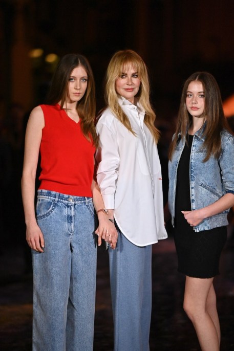 Nicole Kidman e le figlie alla Paris Fashion Week