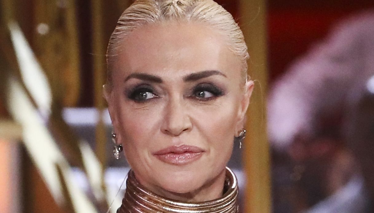 Paola Barale: “Gerry Scotti unico erede di Mike”. E parla di Samira