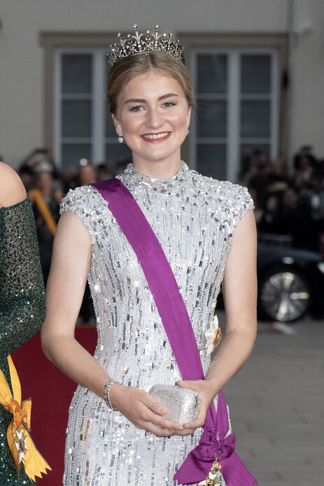 Elisabetta indossa un abito di Jenny Packham